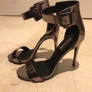 STEVE MADDEN MARLENEE IN METALLIC CHARCOAL GRAY